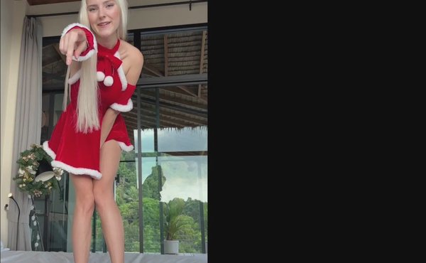 Christmas Slut Eva Elfie Gives Her Mouth And Pussy To A Guy