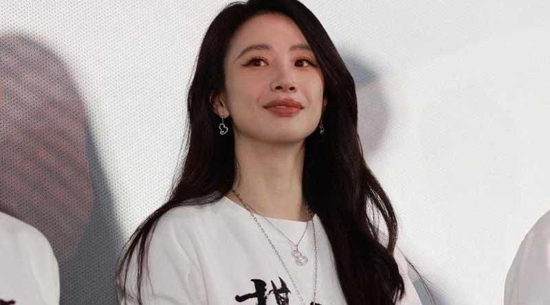 棋士爆火女星 李梦 私下竟喜欢真空露点 抖音视频多次现凸点 胸前俩颗小葡萄十分显眼！