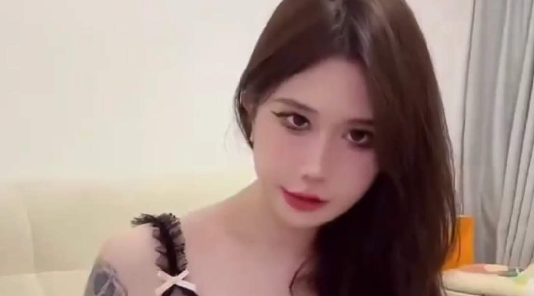 【伪娘】贱狗！把嘴巴张开 妈妈赏你 浓稠精液