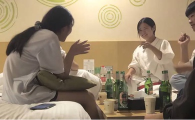 国产【91约妹达人】打入某学校女生寝室，一起来酒店喝酒聊天，留下小美女激情干炮!!