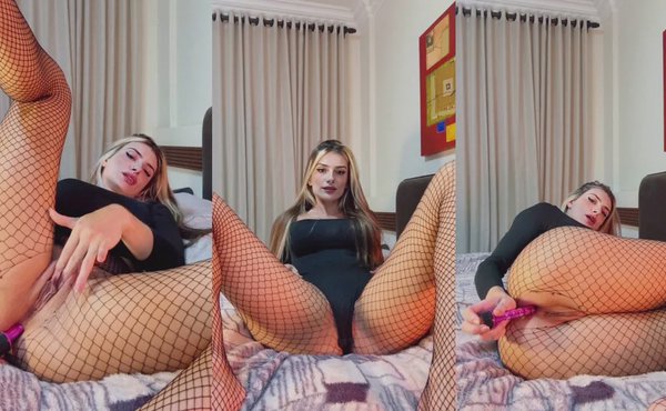 Sarah Caus Fills Her Ass In Fishnets