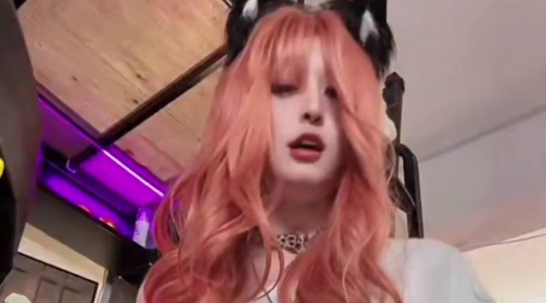 【伪娘】第一次给自己几把穿孔打环💍， 痛到硬起来了， 射了💦好多怎么回事🥵