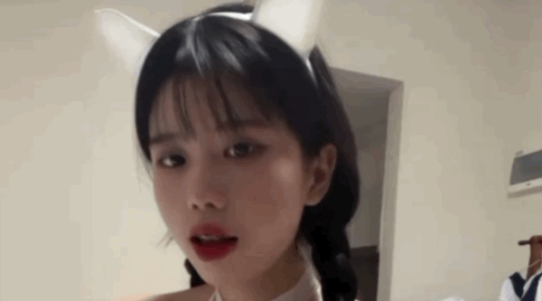 00后双马尾清纯小学妹