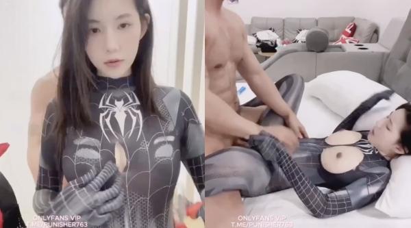 漂亮大奶少妇,穿着蜘蛛侠服,在家被帅气强壮性感无套猛怼,奶子哗哗爽叫不停真能叫,最后拔吊颜射 - 无套内射视频