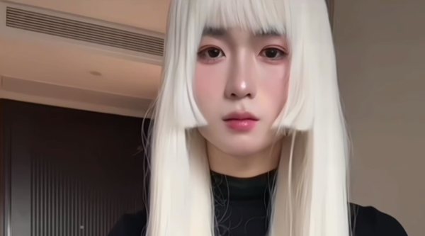 【伪娘】这就完美了，满足了国人对白毛的癖好，还是温柔大姐姐系 喂我奶喝