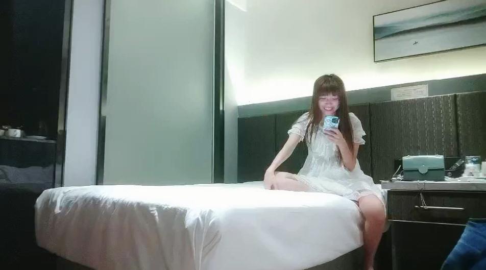 【极品探花】小少妇身姿苗条，酒店开房大屌猛插白嫩翘臀，声声浪叫中相拥高潮，刺激一炮满意而归