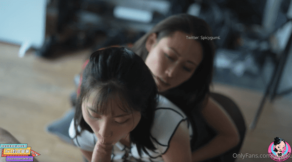 知名华人留学生网黄Spicy Gum刘玥,两位极品亚裔轮流口爆白鸡巴眼神魅惑诱人 - 国产自拍视频