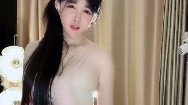 国产直播.高颜值女神盲盒系列-小宝儿a_高颜女神唯美古风肚兜裸舞跳弹狂震乳液洗奶_1