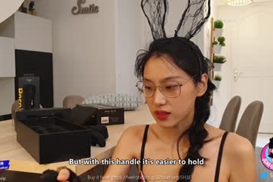 June Liu 刘玥 SpicyGum - 亚洲青少年尝试新的 Pornhub 玩具 - 第 2 部分 - 咒语魔杖 （JL_109）