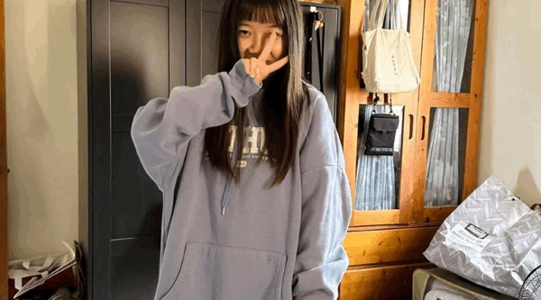 女大学生被男友调教视图流出 清纯少女变骚浪尤物 戴着肛塞被无套猛操嫩穴 爽的直翻白眼！