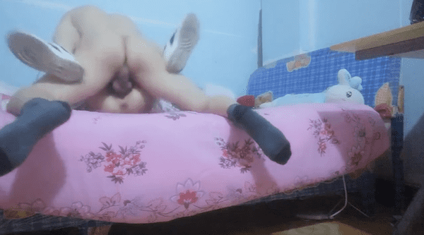 漂亮瘦弱小少妇,射里面啦,没有射外面,它自己掉的我也没办法,被偷偷摘套内射了,四川妹子火了脾气好大 - 无套内射视频