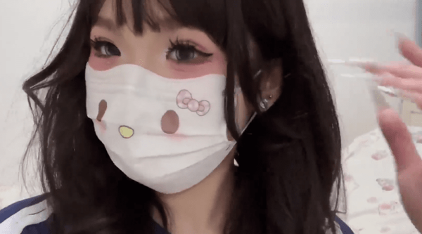 妹妹偷看哥哥打飞机偷偷门口自慰