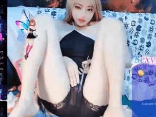 Stripchat,金发混血芭比女主播Nery_Asian,在裆部剪开黑丝用玩具肉棒自慰白浆不停冒出 - 国产自拍视频