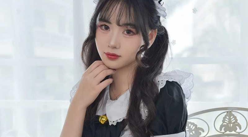顶级富二代 2万包养大学生母狗 露脸舔肛调教 女仆装SM抽臀 打桩后入淫乱到爆！