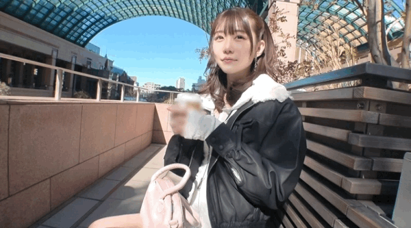 SIRO-5511 | “酒窝是恋爱陷阱！像偶像一样可爱的小美女申请寻找快感？！透过靴子和迷你裙一览无馀的绝对领域，让男人著迷！彻底口交后仰视…”