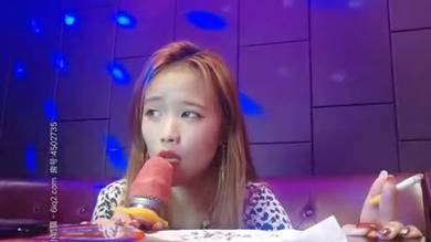 【昵称违规】来到KTV和小哥哥唱歌在他面前自慰哥哥看见我忍不了让我帮他口爆和他啪啪
