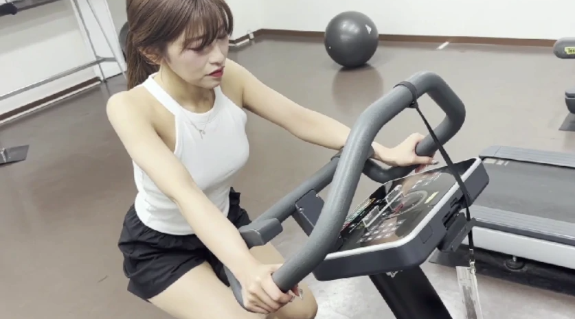 FC2 PPV 4791848【无码】 【最終回】[※ヨガインストラクター]筋肉質な美ボディお*さんが豹変!!じゅぼじゅぼ/バキュームフェラ。最後は、感度抜群の 締りま〇㋙に中だし
