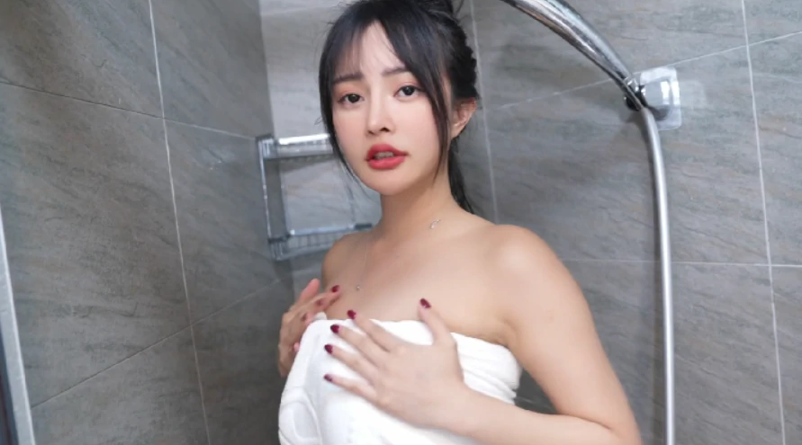 FC2 PPV 4748662【无码】 【初撮】美巨乳の可愛い美人が3Pで乱れる！巨根2本に突かれまくり、濃厚****で絶頂イキ！