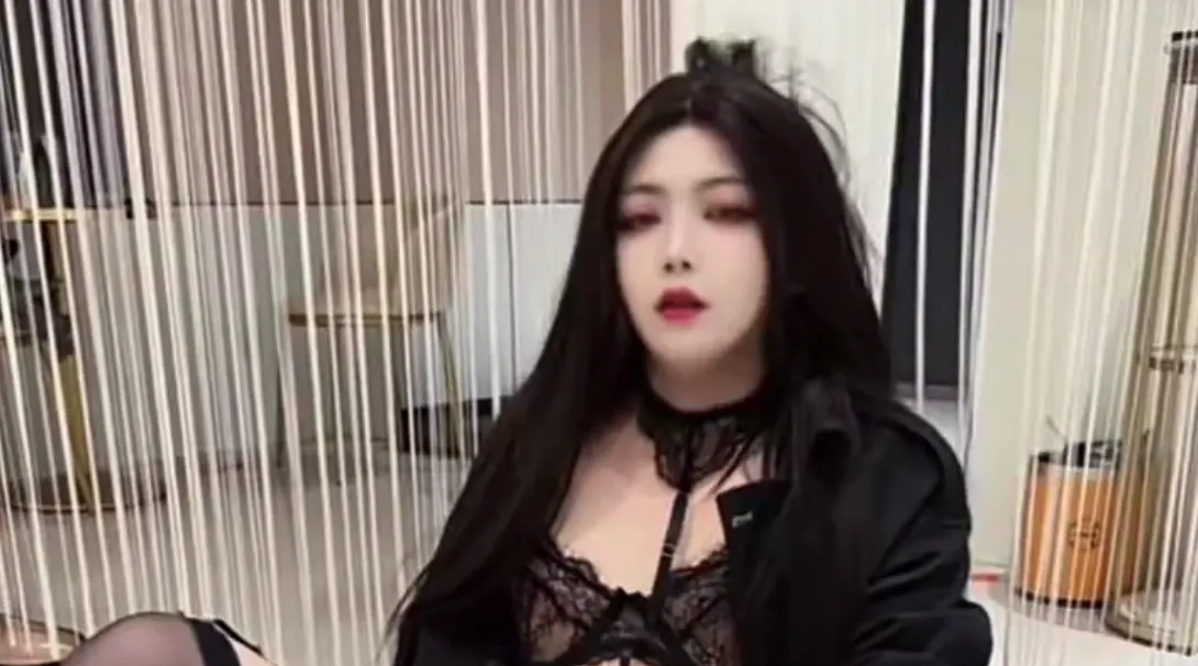 【伪娘】嘿嘿😈！ 我必须后面插着大鸡巴顶着前列腺 才能这样射出来！（好爽🥵）