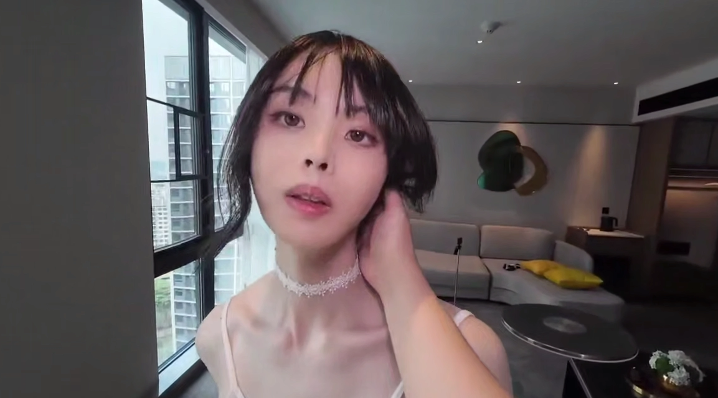 【伪娘】“趴到桌子上主动掰开了？是因为感恩么？”