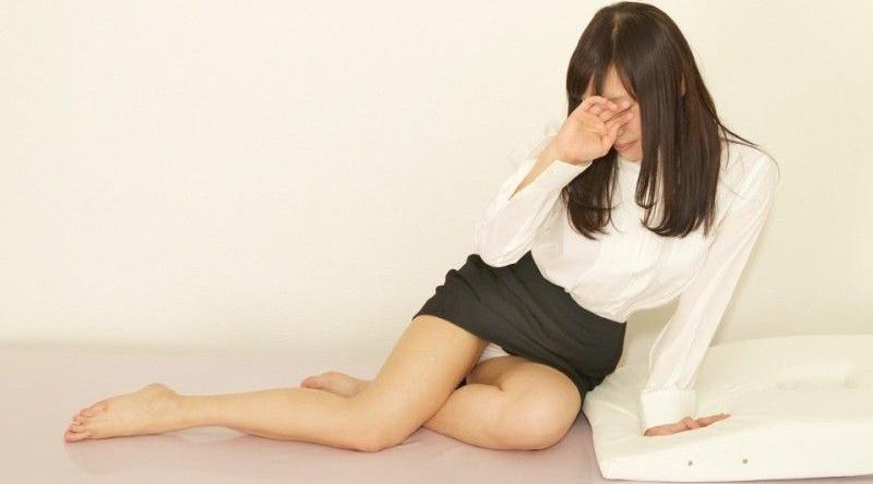 10musume_052824_01【无码】 親生女兒迷你裙美容師逆向按摩！ 鈴平奈緒