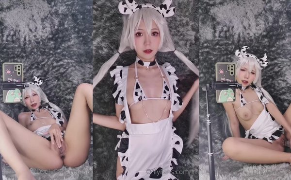 Cow Girl Lmusicl Pumps Her Pussy With A Dildo