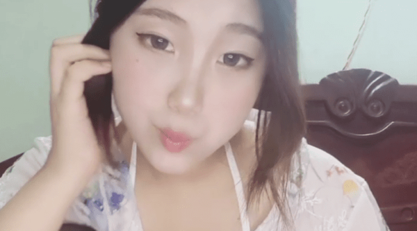 国产直播.高颜值女神盲盒系列-黑丝露脸暑假在家兼职赚外快，跟狼友撩骚互动听指挥，新买的小玩具插进骚穴