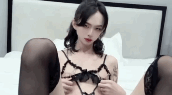 188大长腿【CD秀吉】和可爱女友一起下海，超级粉嫩小穴，狠狠滴猛操，口爆吃精