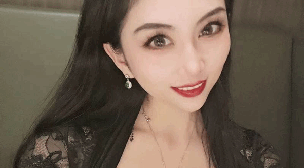 上海极品御姐露脸性爱视频曝光 饥渴少妇化身浪荡尤物 被炮友干的眼神迷离喘娇连连！