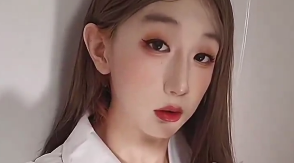 【伪娘】堕天使小伽cdxiaojia1新系列开端🖤 越来越喜欢穿着清纯的服装扮演性欲伪娘婊子角色的快感了，反差的感觉才是最让人上头的。