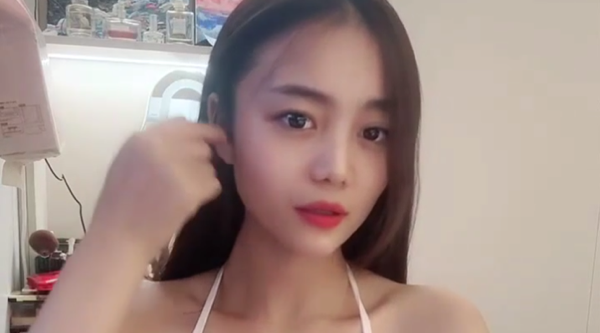 国产直播.高颜值女神盲盒系列-小熊oi_太纯了！宝藏女孩~这么美这么纯也下海了~心痛啊 _2