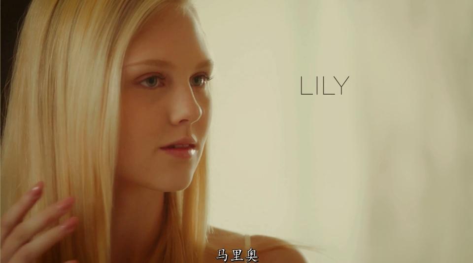 【欧美萝莉-中文字幕】再婚后的家庭高挑性感嫩嫩女儿想方设法终于品尝到老爸的大鸡巴，骑坐在上面啪啪销魂碰撞1080P高清